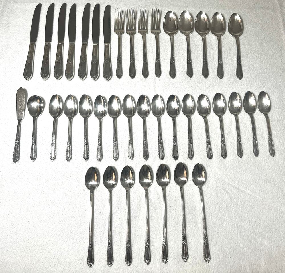 Vintage Wm Rogers IS 1937 Cotillion Pattern Silverplate Flatware 40 Assorted Pcs